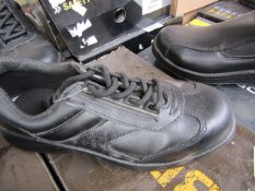 Beaver Steel toe cap shoes, new size 6.