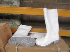 Pair of White steel toe cap wellies, new size 5