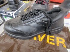 Beaver Steel toe cap shoes, new size 4.