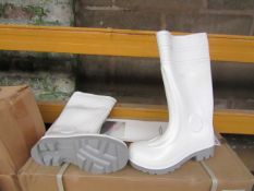 Pair of White steel toe cap wellies, new size 5