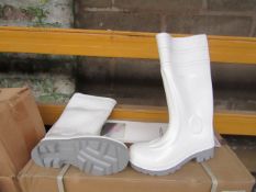 Pair of White steel toe cap wellies, new size 11