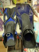 1 x Delphin Adult Flippers size M-L packaged