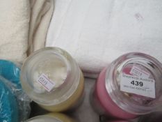 2x Various scented candles, fresh cut roses and vanilla cupcake. New.