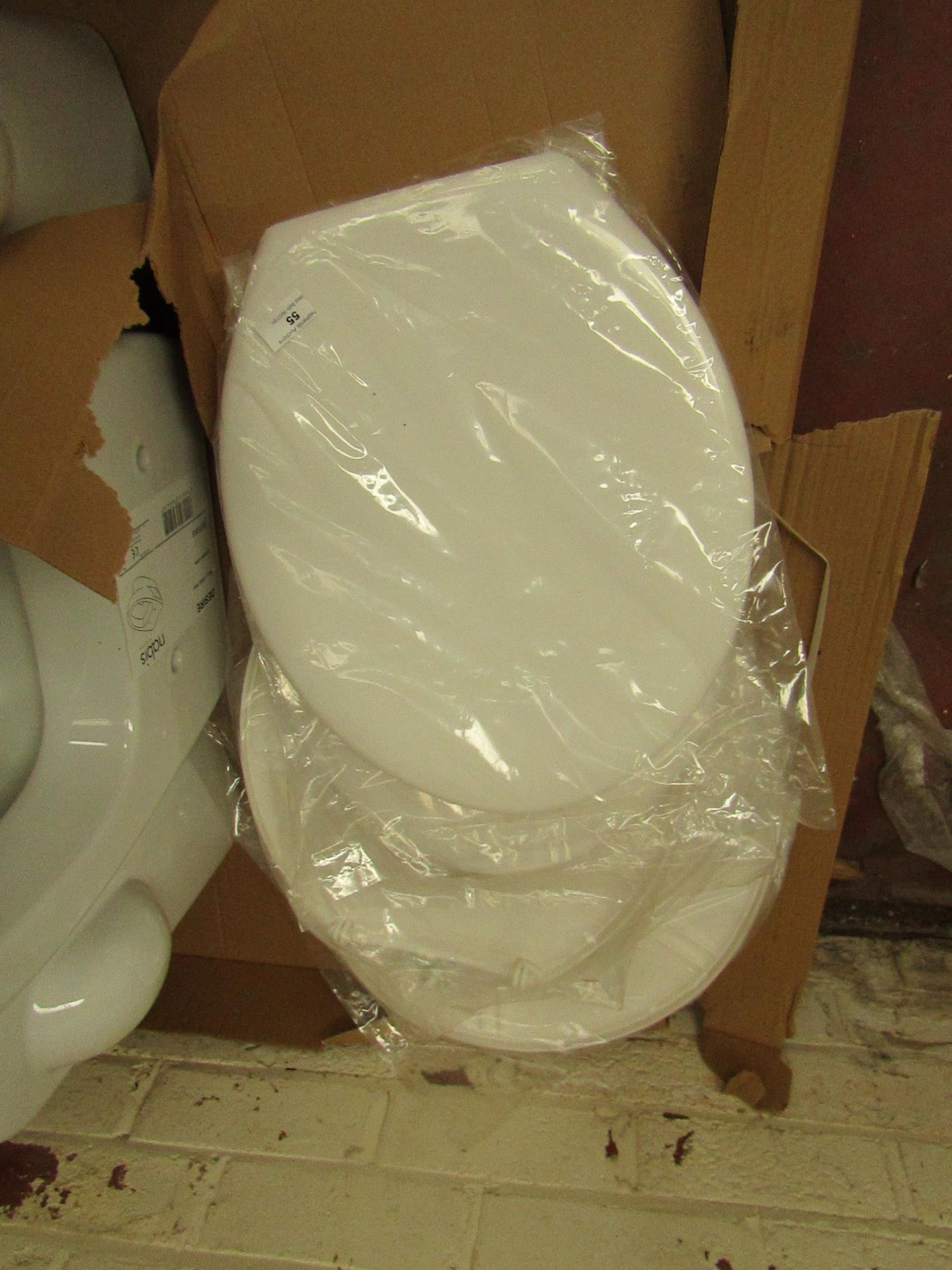 5x Unbranded Roca toilet seats, new.