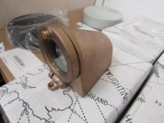 | 1X | DAVEY LIGHTING MAST LIGHT SANDBLASTED BRONZE | UNTESTED AND UNCHECKED (NO GUARANTEE), BOXED |