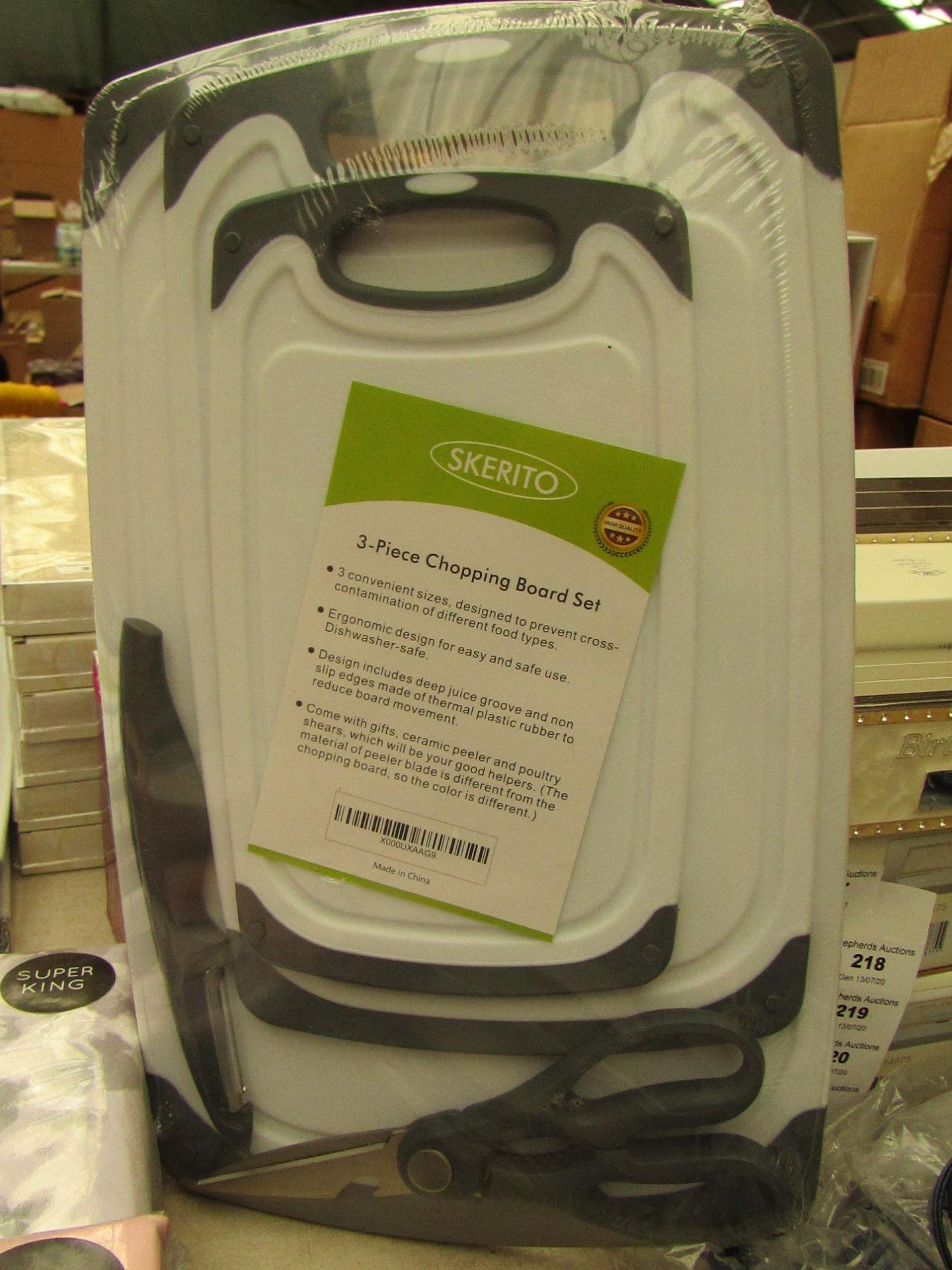 Skerito 3 piece chopping board sets, includes 3 chopping boards, a peeler and a pair of scissors,