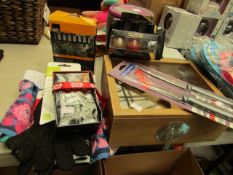 Approx 14x various items such as gloves, egg box and much more. All unchecked.