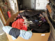 Pallet of approx 300 Pieces of unmanifested clothing, these pallets typically contain Branded,