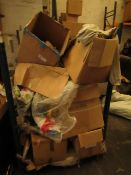 Pallet of approx 300 Pieces of unmanifested clothing, these pallets typically contain Branded,