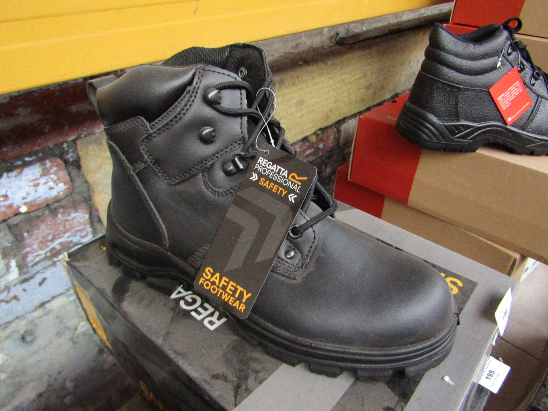 Regatta Crumpsall steel toe cap Professional Safety Boots, new and boxed, Size 8