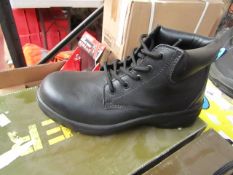 Beaver Steel toe cap Boots, new size 3.