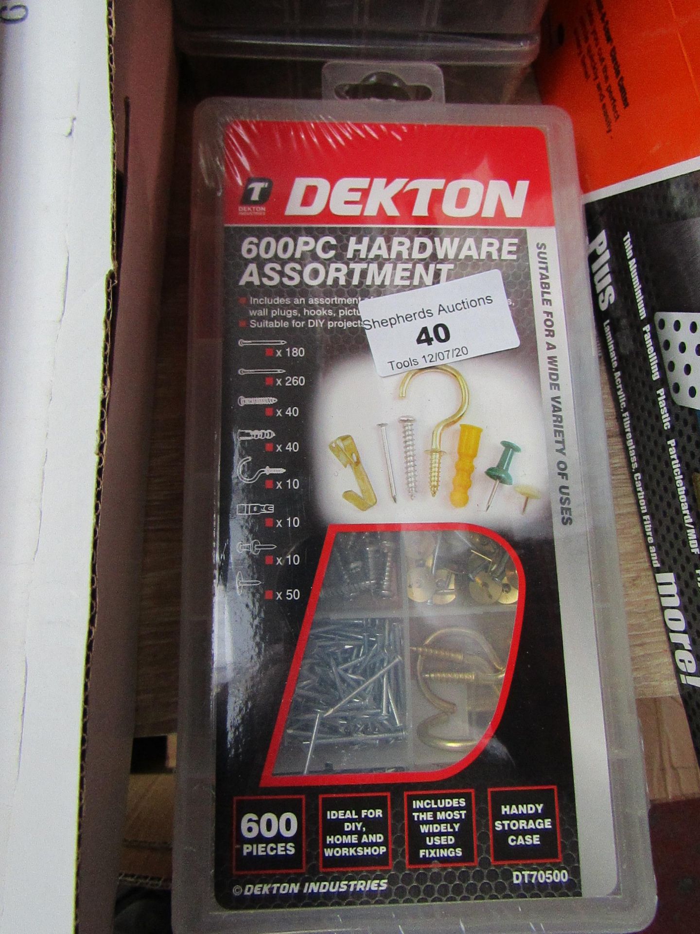 Dekton 600 piece hardware assortment, new