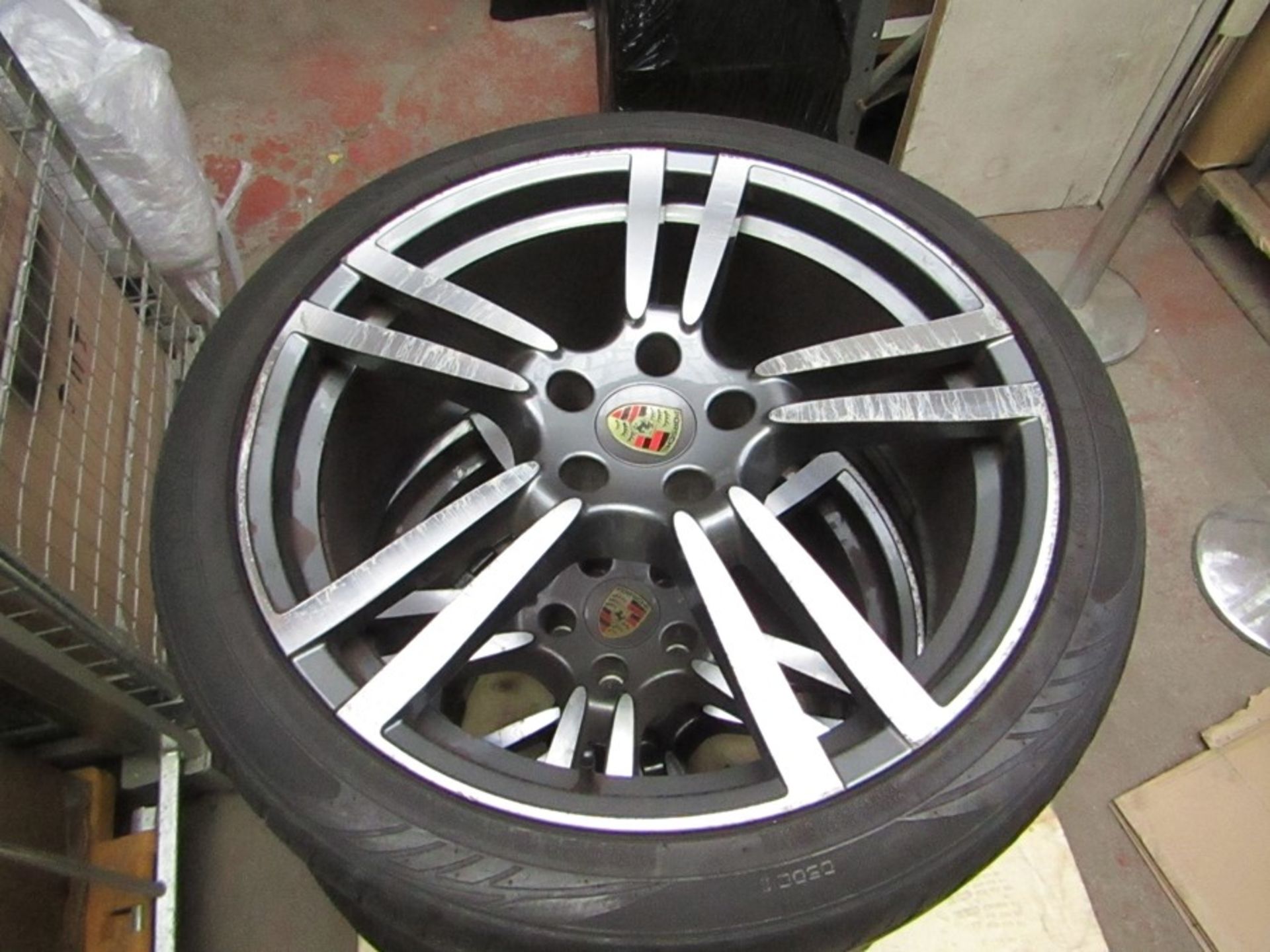 Set of 4 Porsche Cayenne Turbo 21" Alloy Wheels all With 285/35/R22 tyres on them, the tyres vary in - Image 5 of 13
