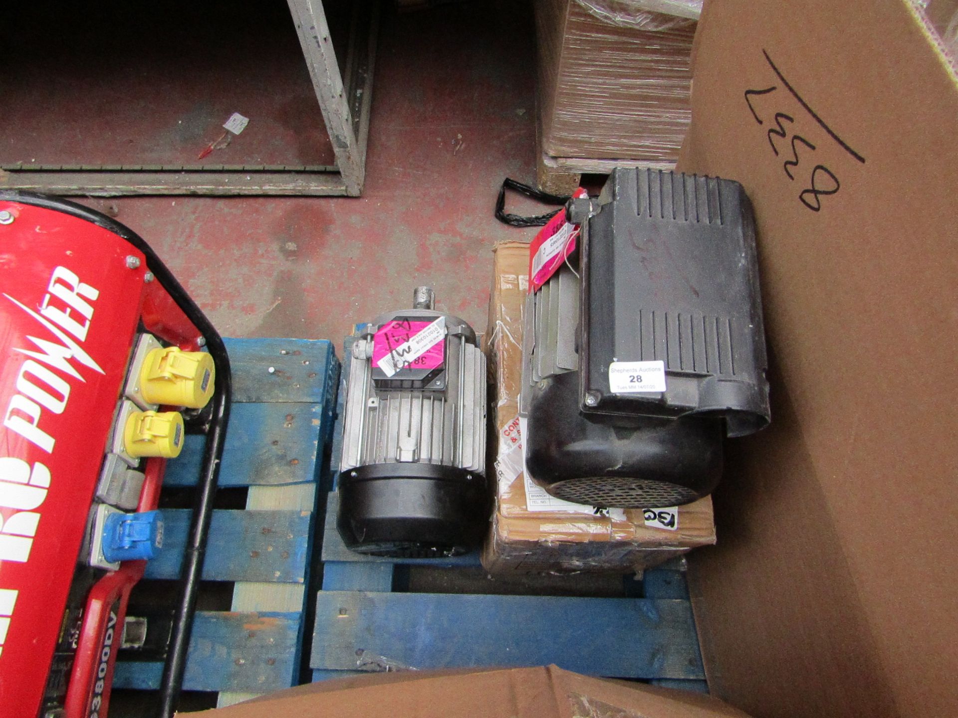 1 x CL MOTOR 4-4-3 100F8335 1 x CL MOTOR 3-2-1 90S8335 1 x CL MOTOR 3-2-1 90S8335This lot is a