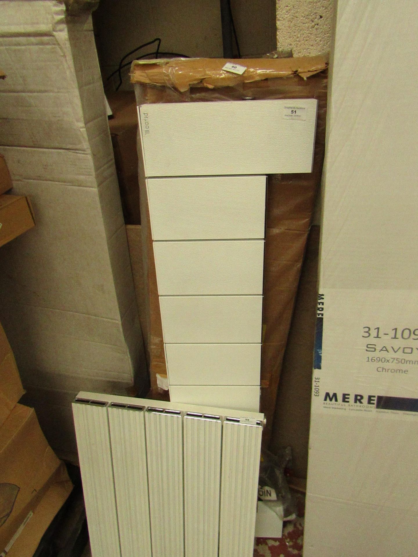 Carisa Elvino white radiator 1245x300, untested and damaged at one end.