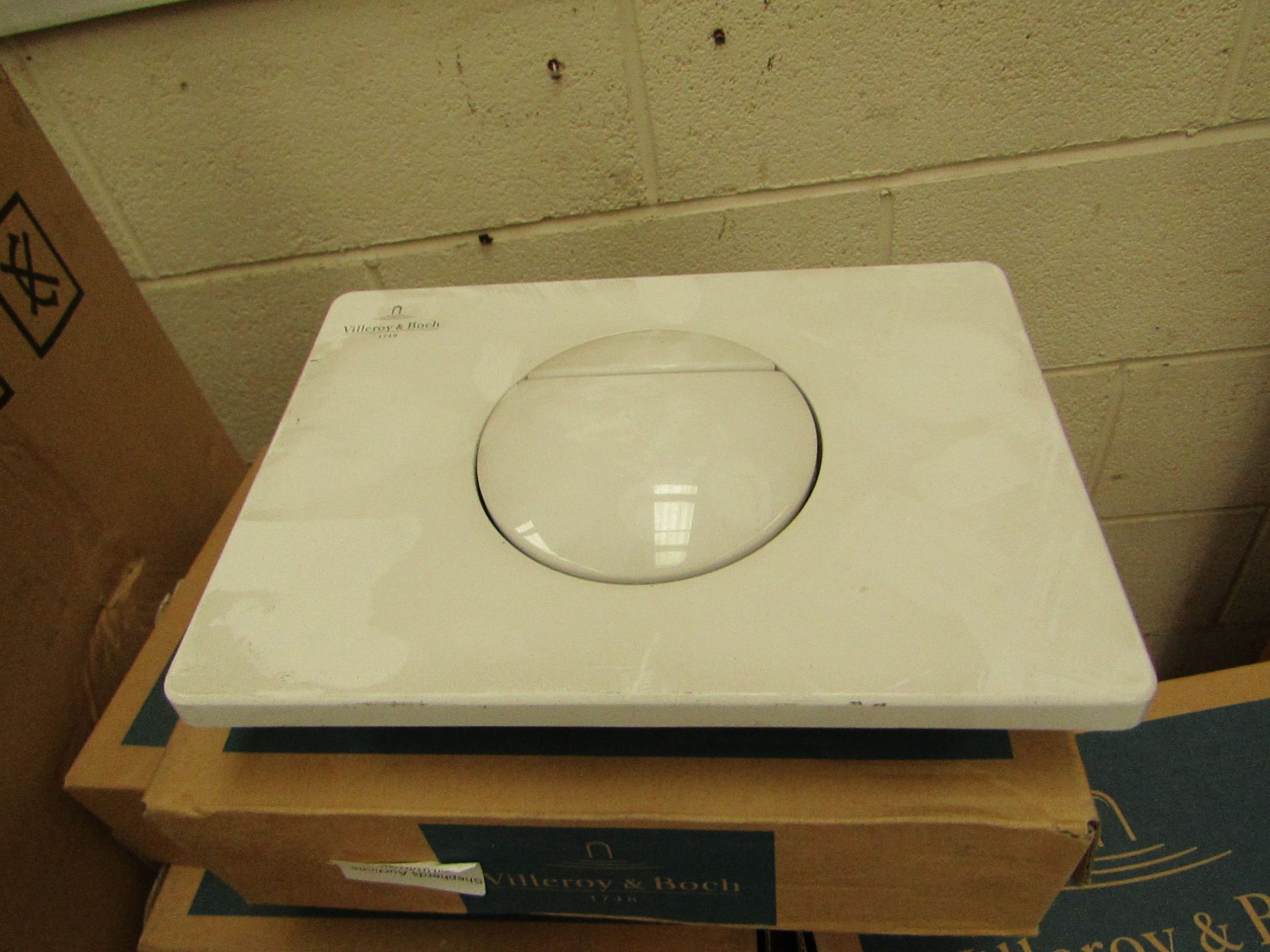 Villeroy and Boch flush plate, new and boxed.