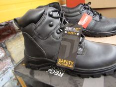 Regatta Crumpsall steel toe cap Professional Safety Boots, new and boxed, Size 8