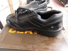 Beaver Steel toe cap shoes, new size 6.