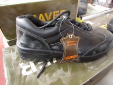 Beaver Steel toe cap shoes, new size 6.