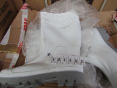 Pair of White steel toe cap wellies, new size 11