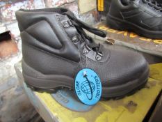 Globe Trotter steel toe cap boots, new, size 3