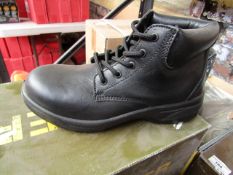 Beaver Steel toe cap shoes, new size 3.