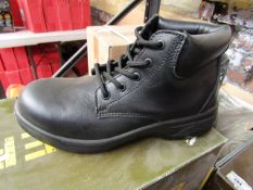 Beaver Steel toe cap shoes, new size 3.