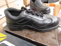 Beaver Steel toe cap shoes, new size 4.