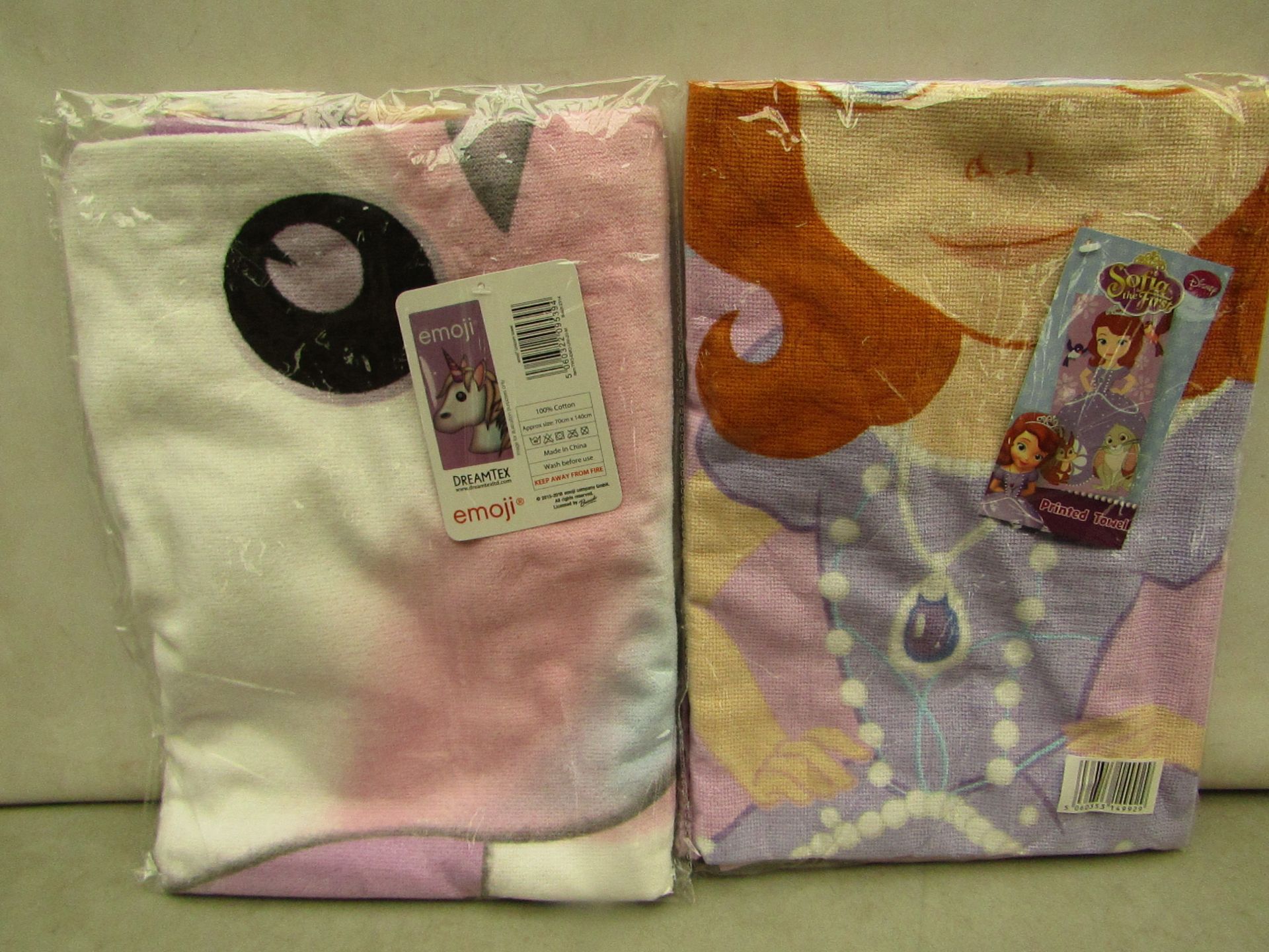 2 x Printed Towels. 1 Being an Emoji Towel & a Sofia the First Towel. New & Packaged
