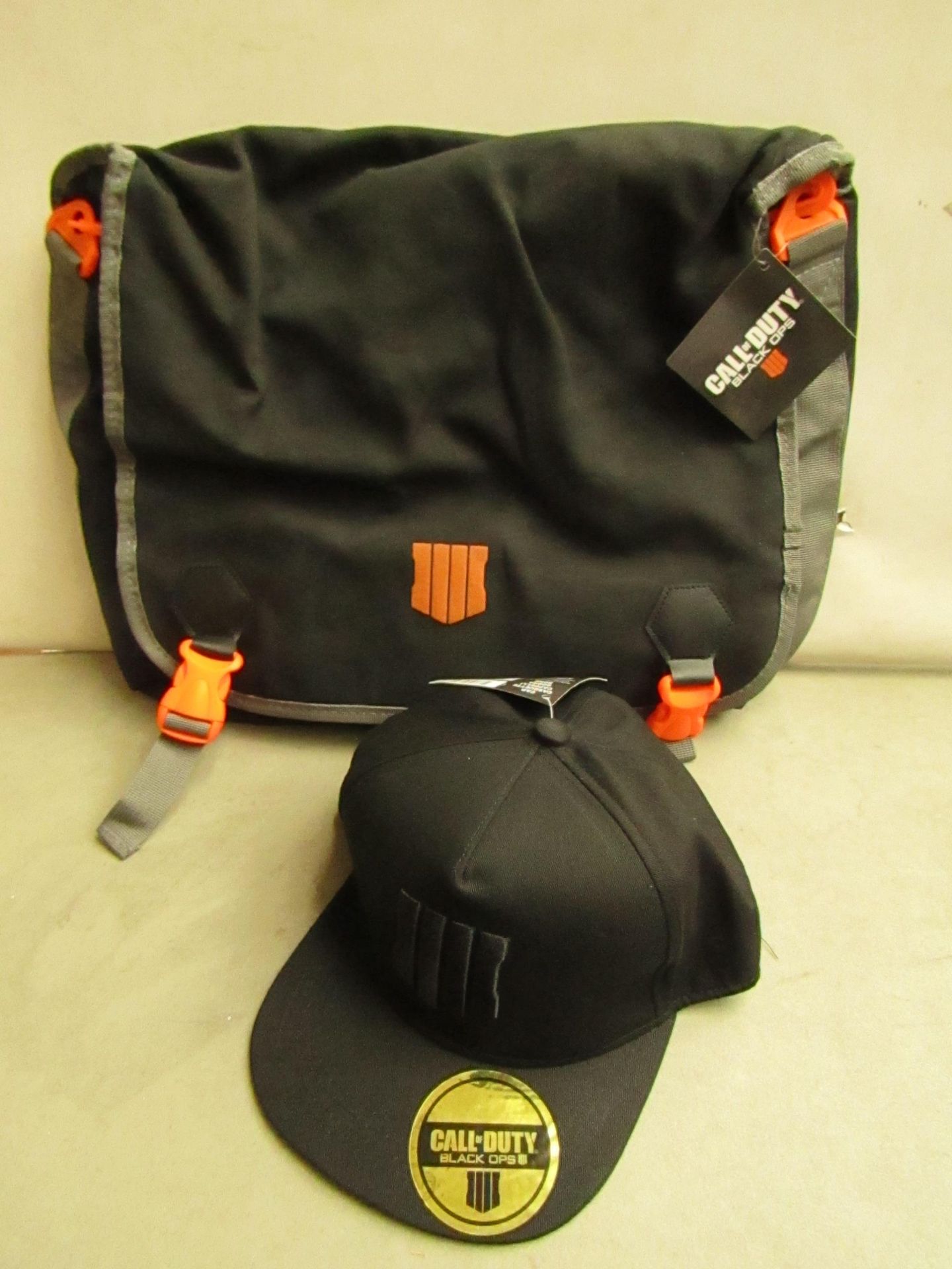 1x Call of Duty Black Ops 4 - Rucksack Bag + 1x Call of duty Black ops 4 - Baseball Cap - New with