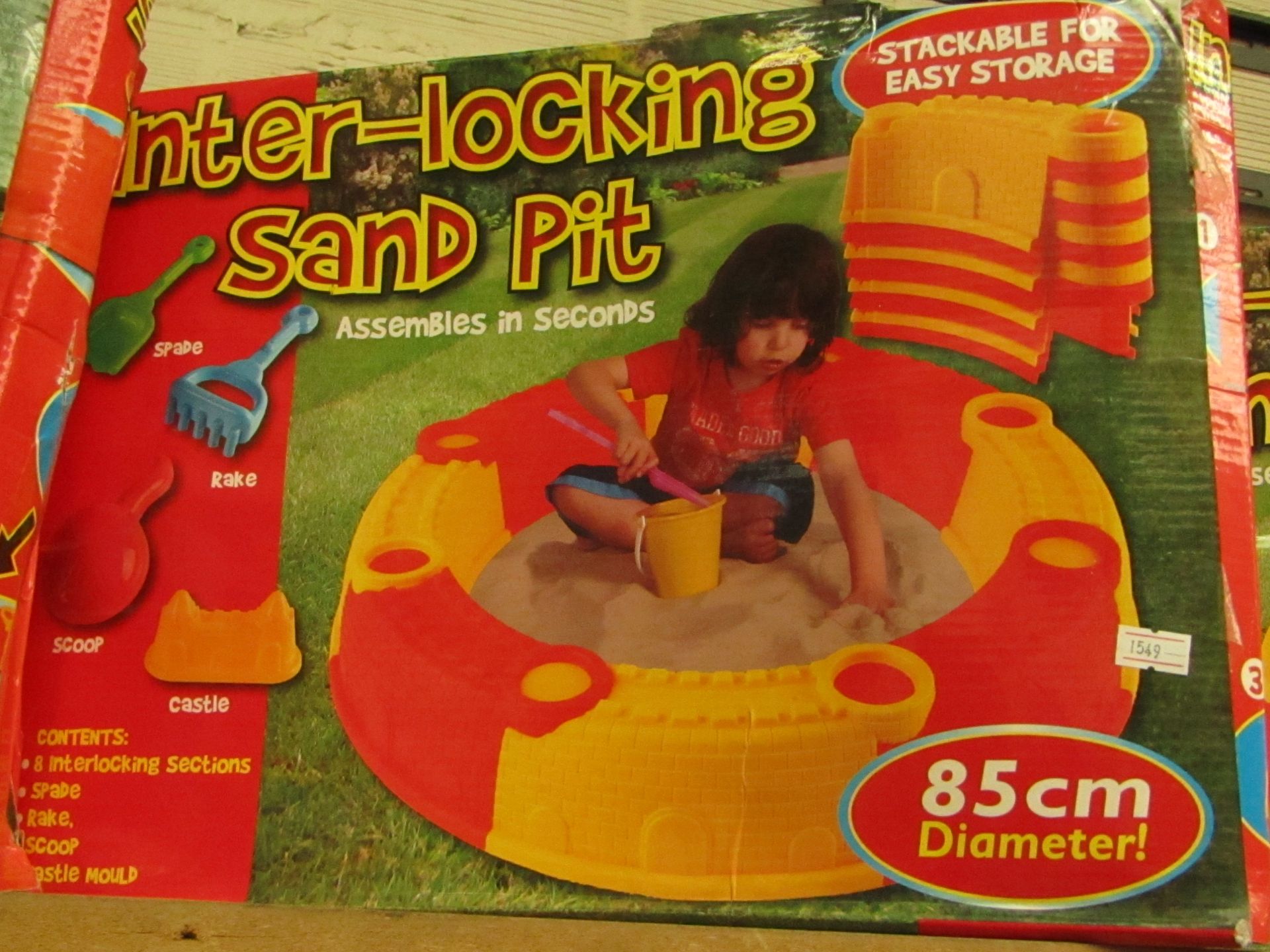 Inter-locking sand pit (85cm) - Boxed.