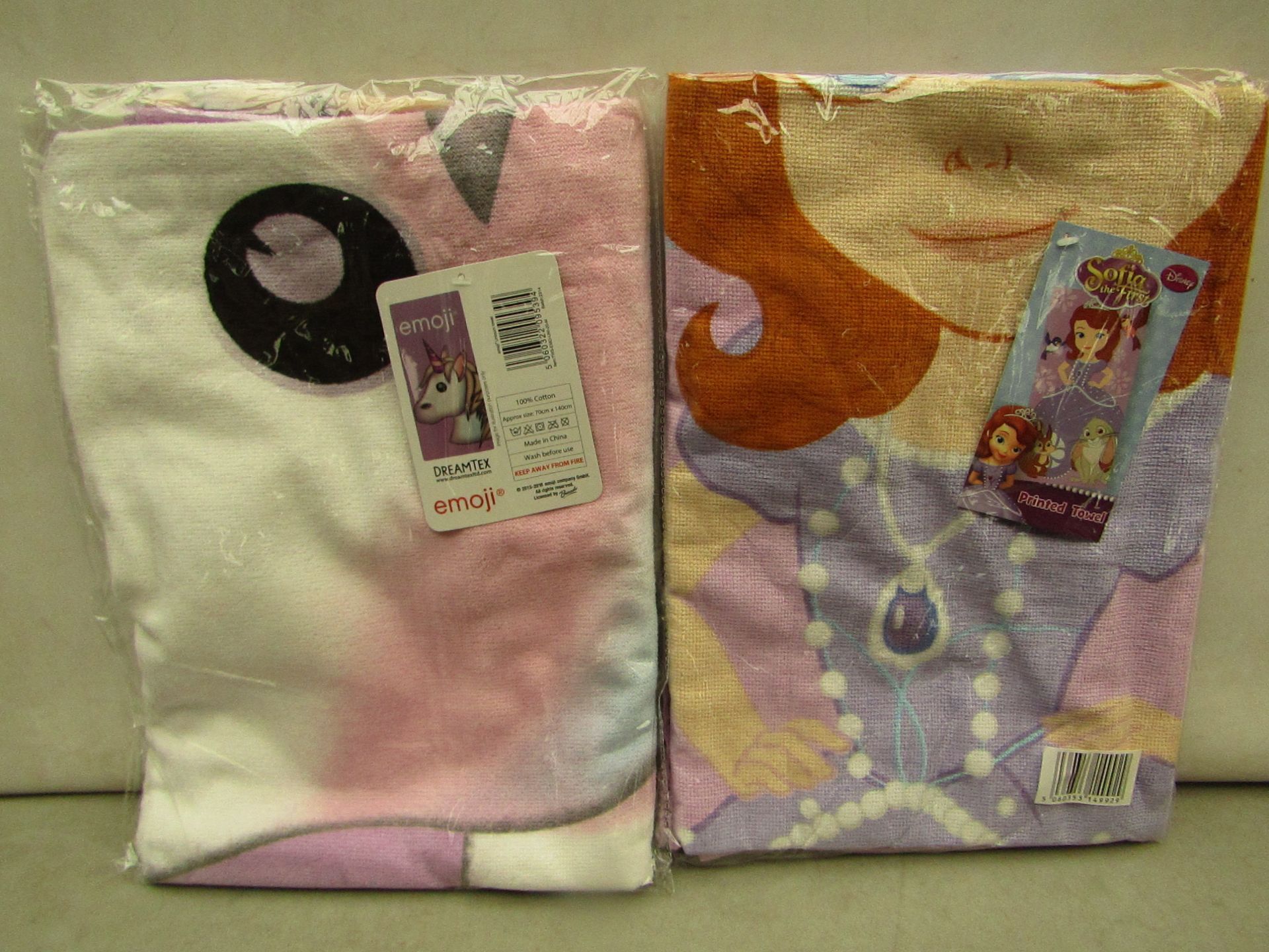 2 x Printed Towels. 1 Being an Emoji Towel & a Sofia the First Towel. New & Packaged