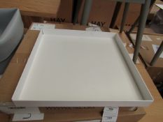 | 1X | E15 CM04 SQUARE TRAY SIGNAL WHITE | LOOKS UNUSED (NO GUARANTEE), BOXED | RRP £299.04 |