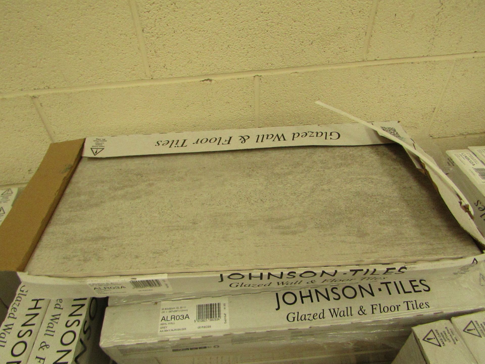 10x Packs of 5 Ashlar Crafted Grey Textured 300x600 wall and Floor Tiles By Johnsons, New, the