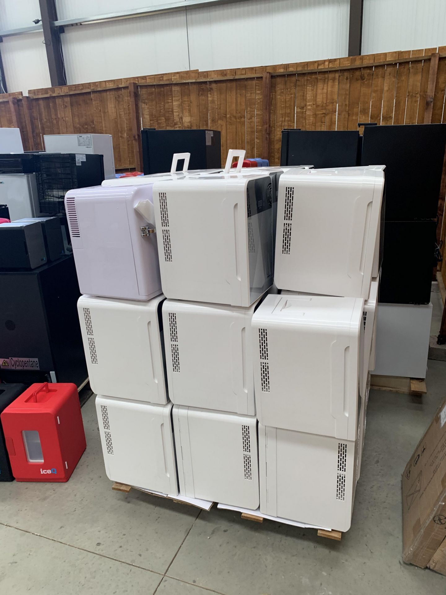 Approx 184 raw customer return Mini Fridges and bottle fridges with a Retail price of £8888.25, - Image 3 of 4