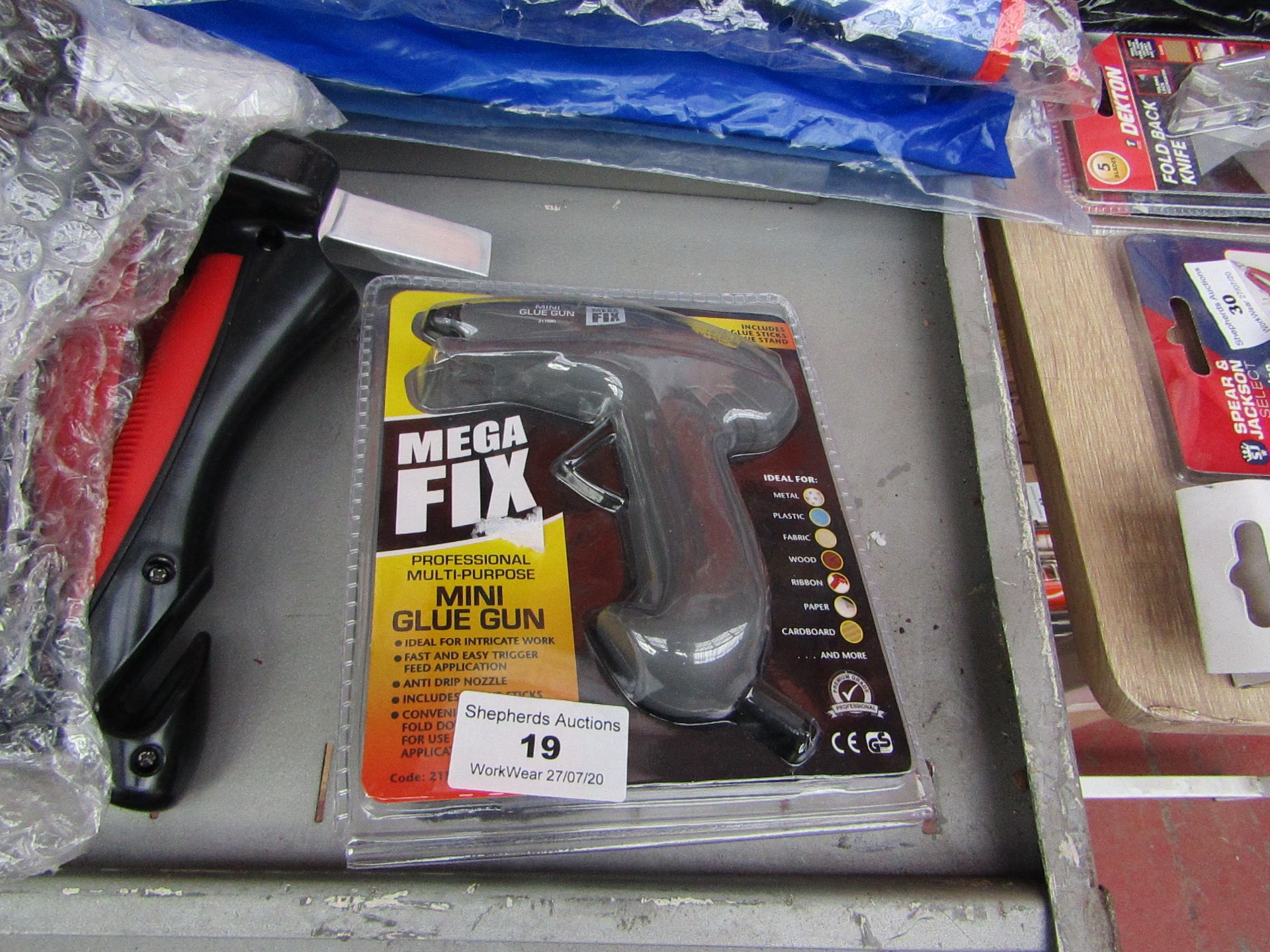 Mega Fix Professional Multi Purpose Mini Glue gun, new and blister packed with 2 glue sticks