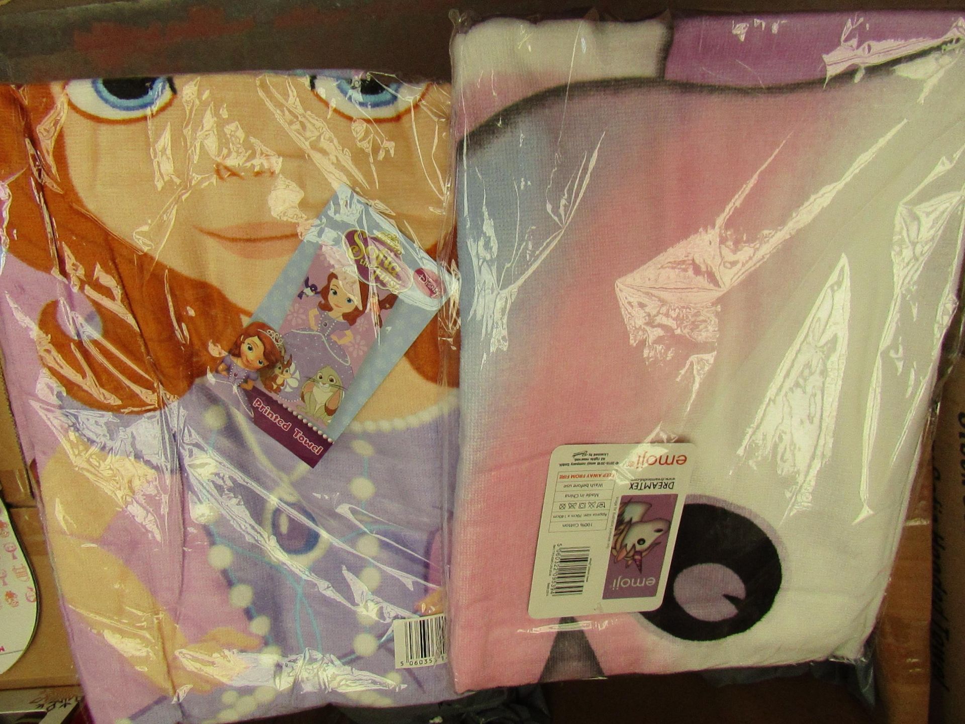 2 x Printed Towels. 1 Being Dreamtex Emoji & The Other Sofia The First. Both New & Packaged