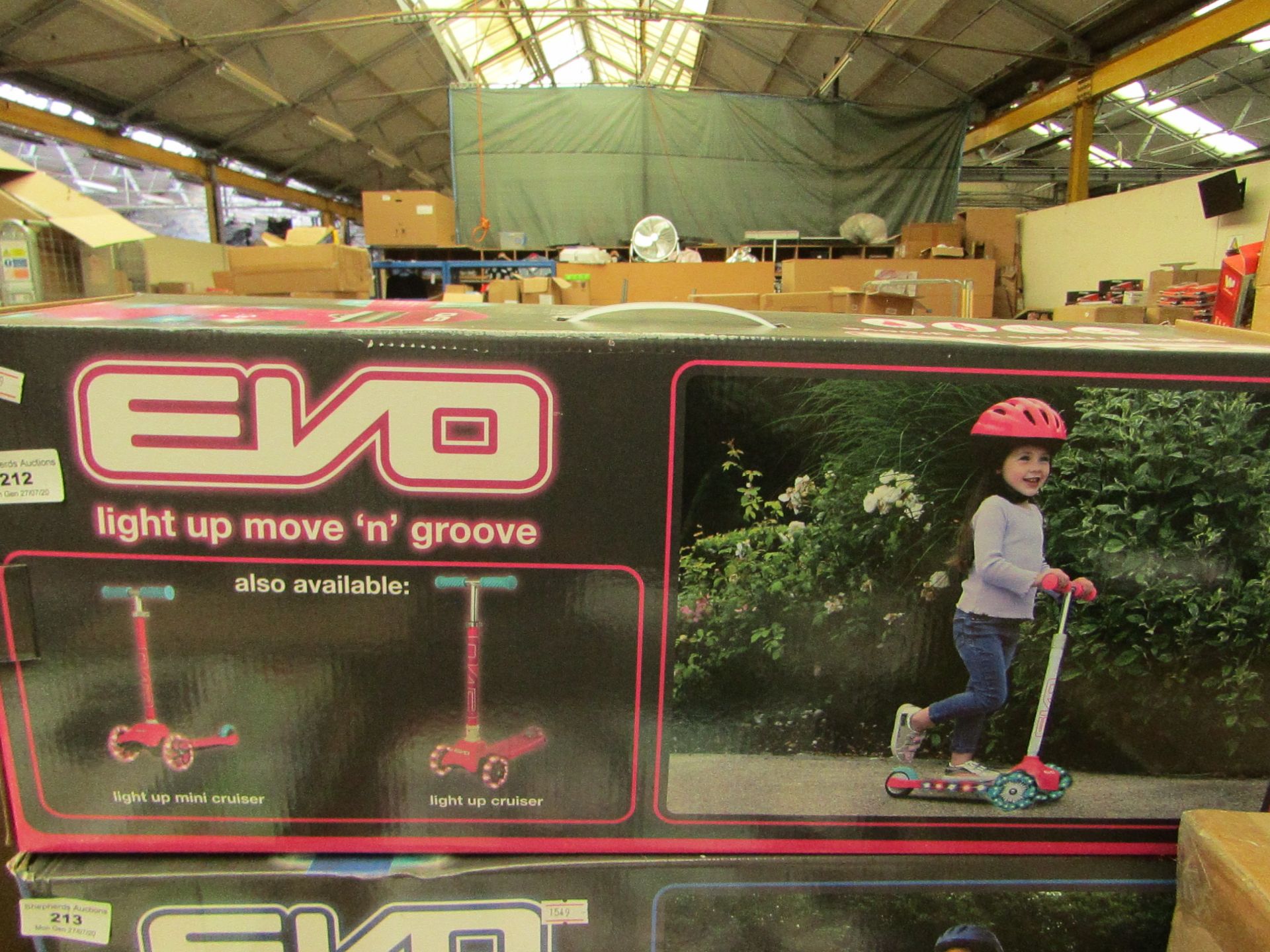 Evo Light up & Move Kids Scooter. Unused & Boxed