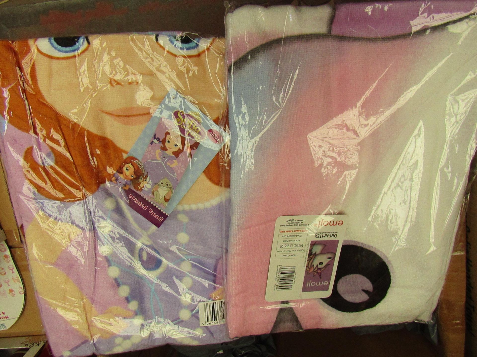 2 x Printed Towels. 1 Being Dreamtex Emoji & The Other Sofia The First. Both New & Packaged