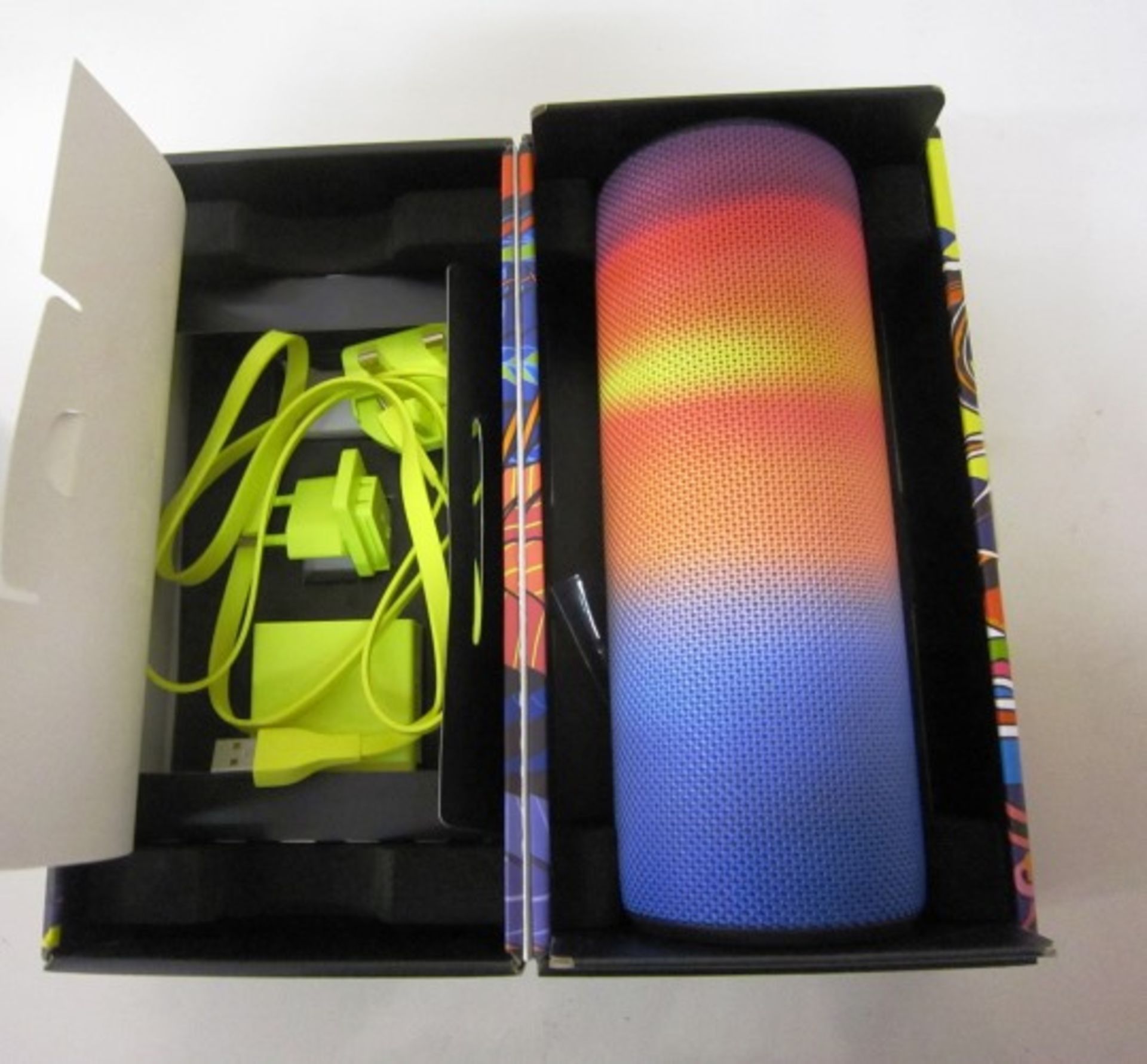 UE Megaboom portable bluetooth speaker in radiance apple custom colours. Used very good condition,