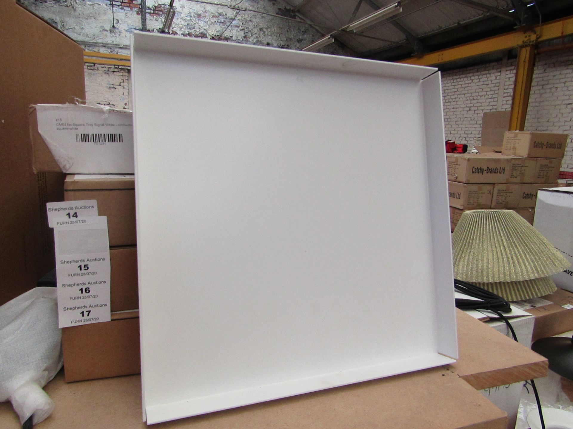 | 1X | E15 CM04 SQUARE TRAY SIGNAL WHITE | LOOKS UNUSED (NO GUARANTEE), BOXED | RRP £299.04 |