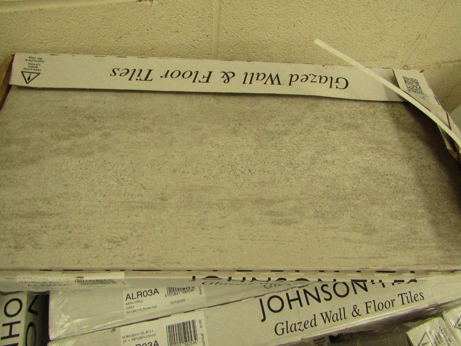 10x Packs of 5 Ashlar Crafted Grey Textured 300x600 wall and Floor Tiles By Johnsons, New, the