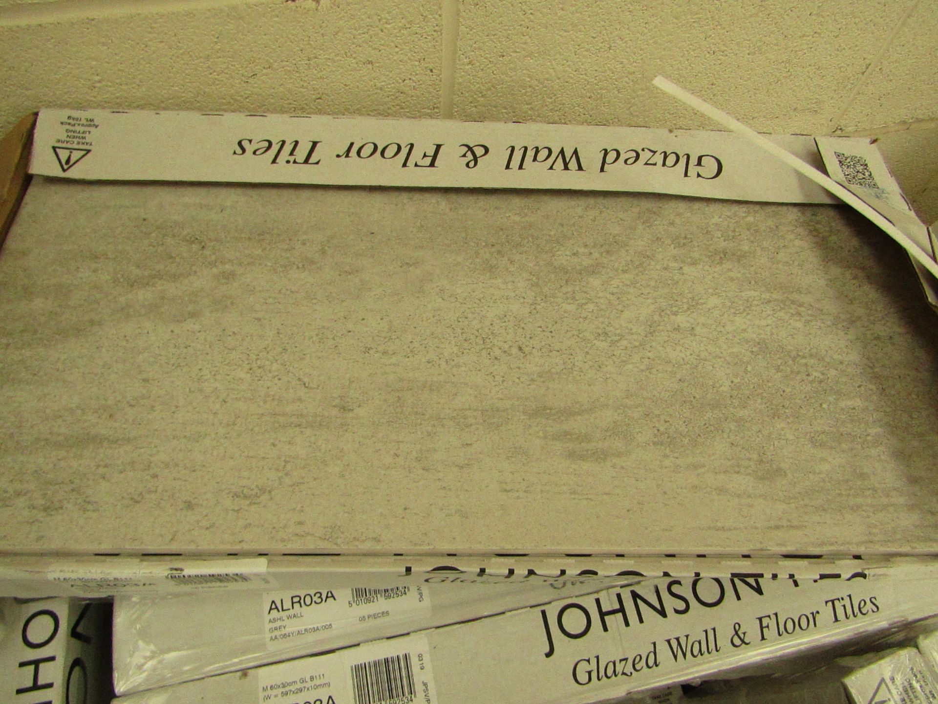 10x Packs of 5 Ashlar Crafted Grey Textured 300x600 wall and Floor Tiles By Johnsons, New, the