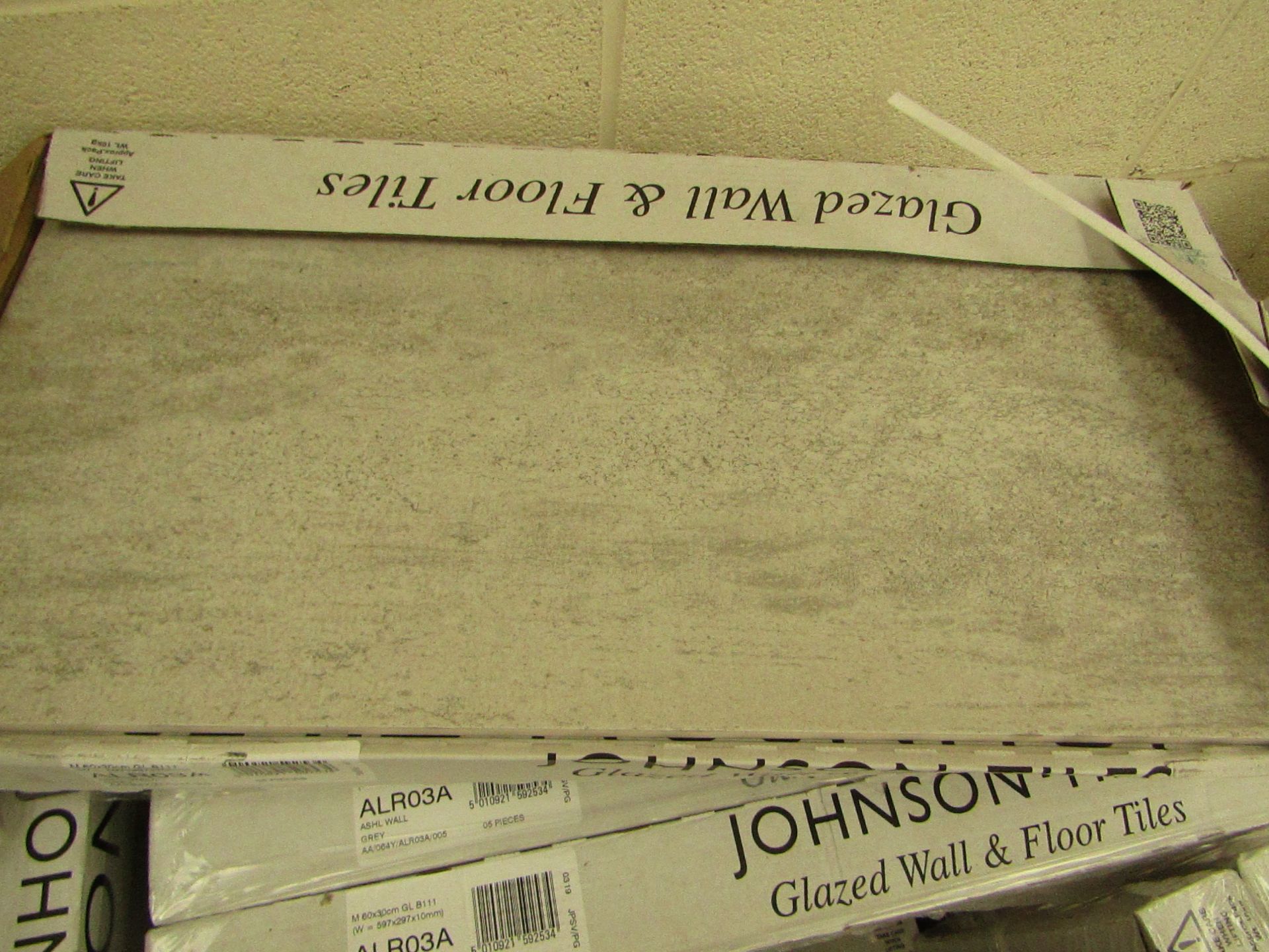 10x Packs of 5 Ashlar Crafted Grey Textured 300x600 wall and Floor Tiles By Johnsons, New, the