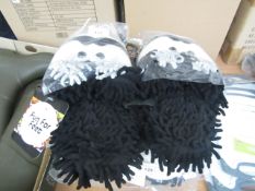2x Aroma Home - Fun for Feet - Fuzzy Slippers - Size 7 - Packaged.