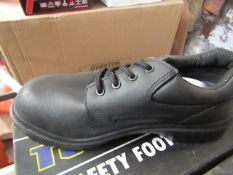 TuffKing - Safety FootWear - Size 8 - Boxed.