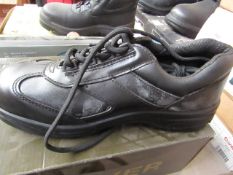 Beaver Steel toe cap shoes, new size 6.