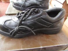 Beaver Steel toe cap shoes, new size 6.