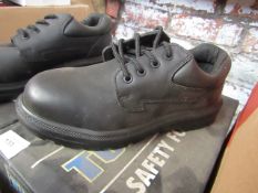 TuffKing - Safety FootWear - Size 6 - Boxed.