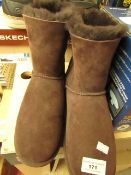 Ladies Brown Suede Boots - Size 8 - Good Conditon.